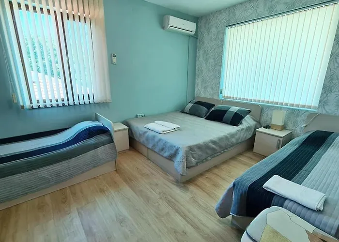 Къща за гости House Varna-3 Крапец